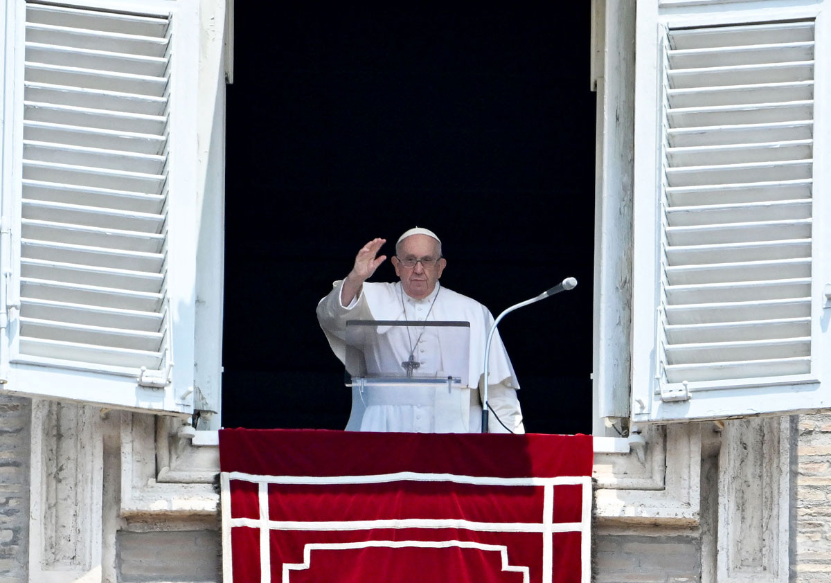 papa_celebra_angelus_vaticano.jpg