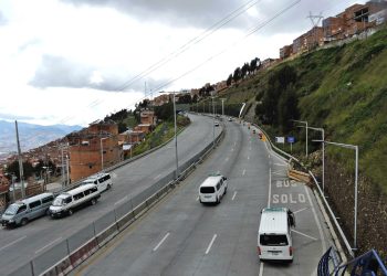 Un policía muere atropellado en la Autopista La Paz-El Alto
