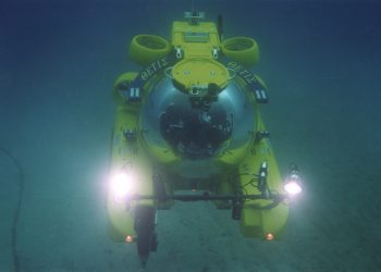 Imagen referencial del sumergible desaparecido explorando el Titanic