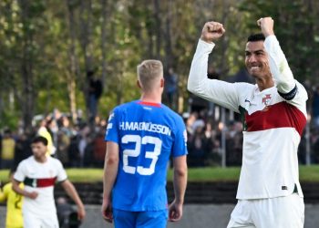 En su partido 200, Ronaldo da un trabajado triunfo a Portugal en Islandia