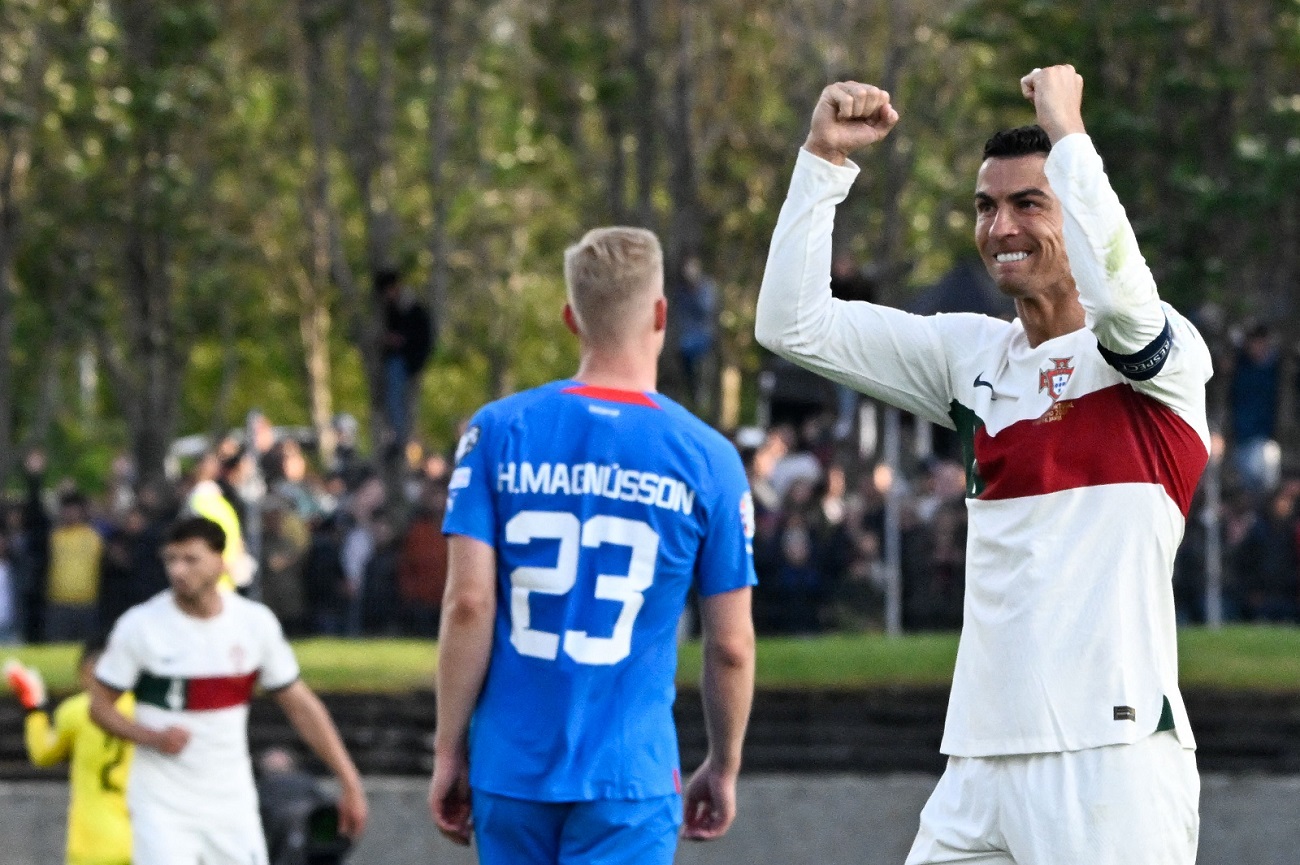 En su partido 200, Ronaldo da un trabajado triunfo a Portugal en Islandia