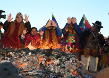 Arce, Choquehuanca y otras autoridades reciben el Willka Kuti 5531 en Tiwanaku