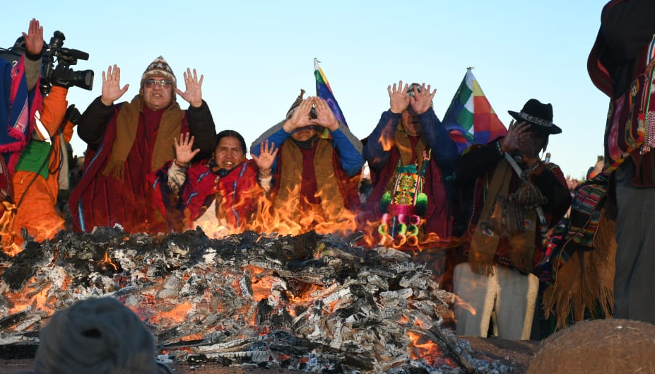 Arce, Choquehuanca y otras autoridades reciben el Willka Kuti 5531 en Tiwanaku