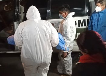 Una mujer y su hija fueron degolladas. El sospechoso es la pareja de la mujer y es buscado por la Policía.