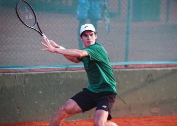 Bolivia gana a Panamá y está a un paso de ascender en la Davis