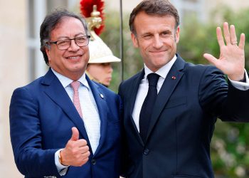 gustavo_petro_macron_paris.jpg