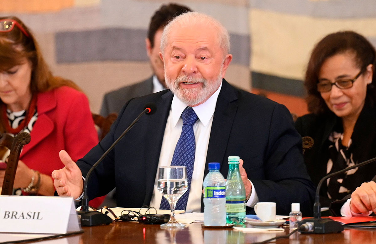 lula_en_la_reunion_con_lideres_suramericanos.jpg