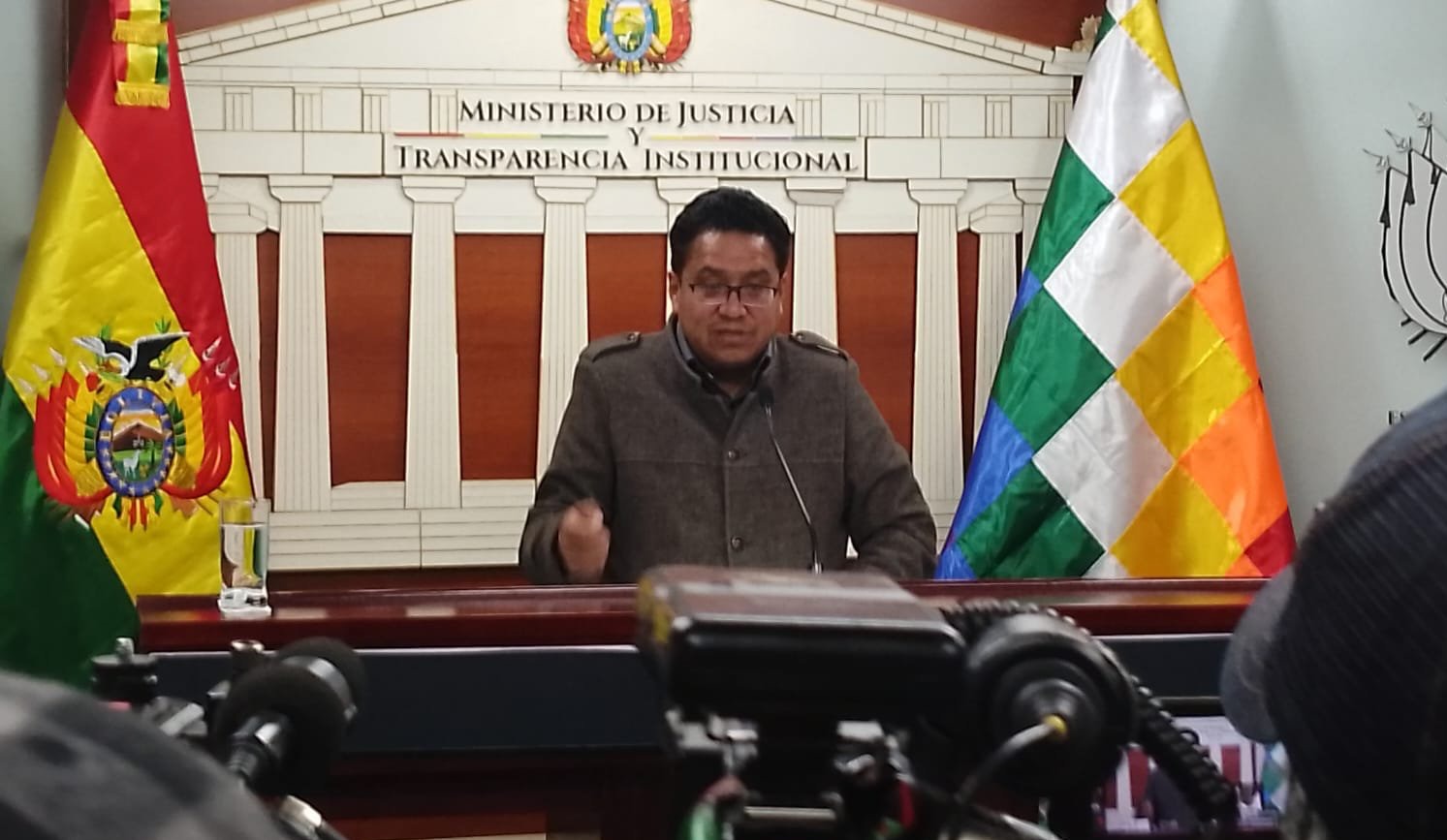 Viceministro Siles dice que fallo del TCP para Manfred Reyes Villa no se aplica a Jeanine Áñez