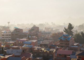 Por festejos de San Juan, La Paz amanece con el cielo contaminado