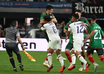 Suspenden a cuatro futbolistas de México y EEUU por riñas en Liga de Naciones