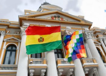 Tricolor: Mesa y Camacho cuestionan declaración que Choquehuanca desmintió