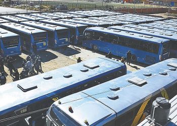 La flota de 60 Wayna Bus fue parqueada desde abril de 2021 en un garaje de la zona Santa Rosa, en el Distrito 1 de El Alto.