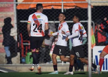 Always Ready venció a Blooming (2-0), con goles de Cuéllar y Robles