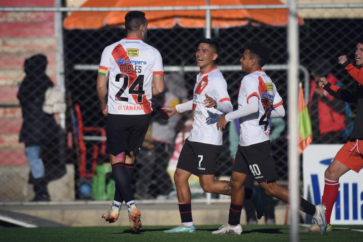 Always Ready venció a Blooming (2-0), con goles de Cuéllar y Robles