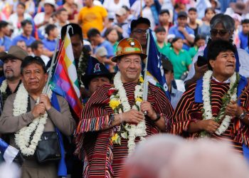 David Choquehuanca, Evo Morales y Luis Arce, en el aniversario del MAS, en marzo de 2023.