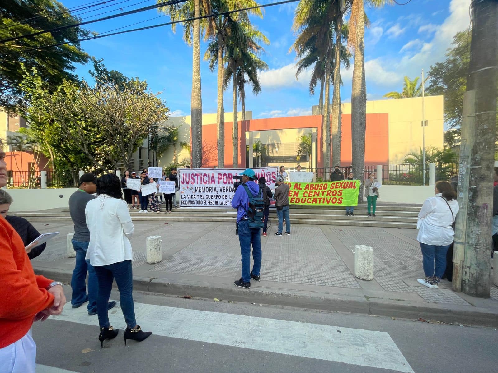 Una comisión de diputados del colegio Alemán indaga hechos de abuso sexual en el colegio Alemán.