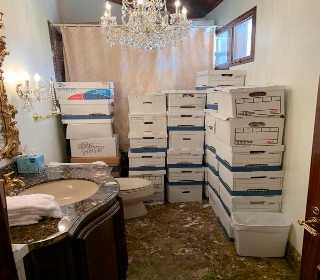 Los documentos clasificados de EEUU en el baño de Trump en su casa en Mar a Lago