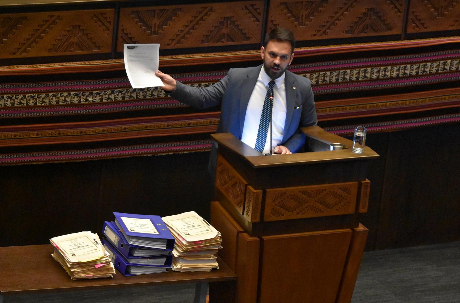 En su interpelación, Del Castillo responderá 14 preguntas sobre ‘tráfico de vehículos robados en Chile’