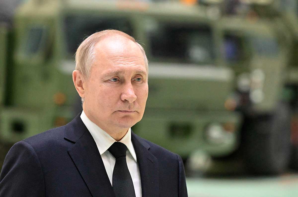 putin_en_plant_de_misiles.jpg