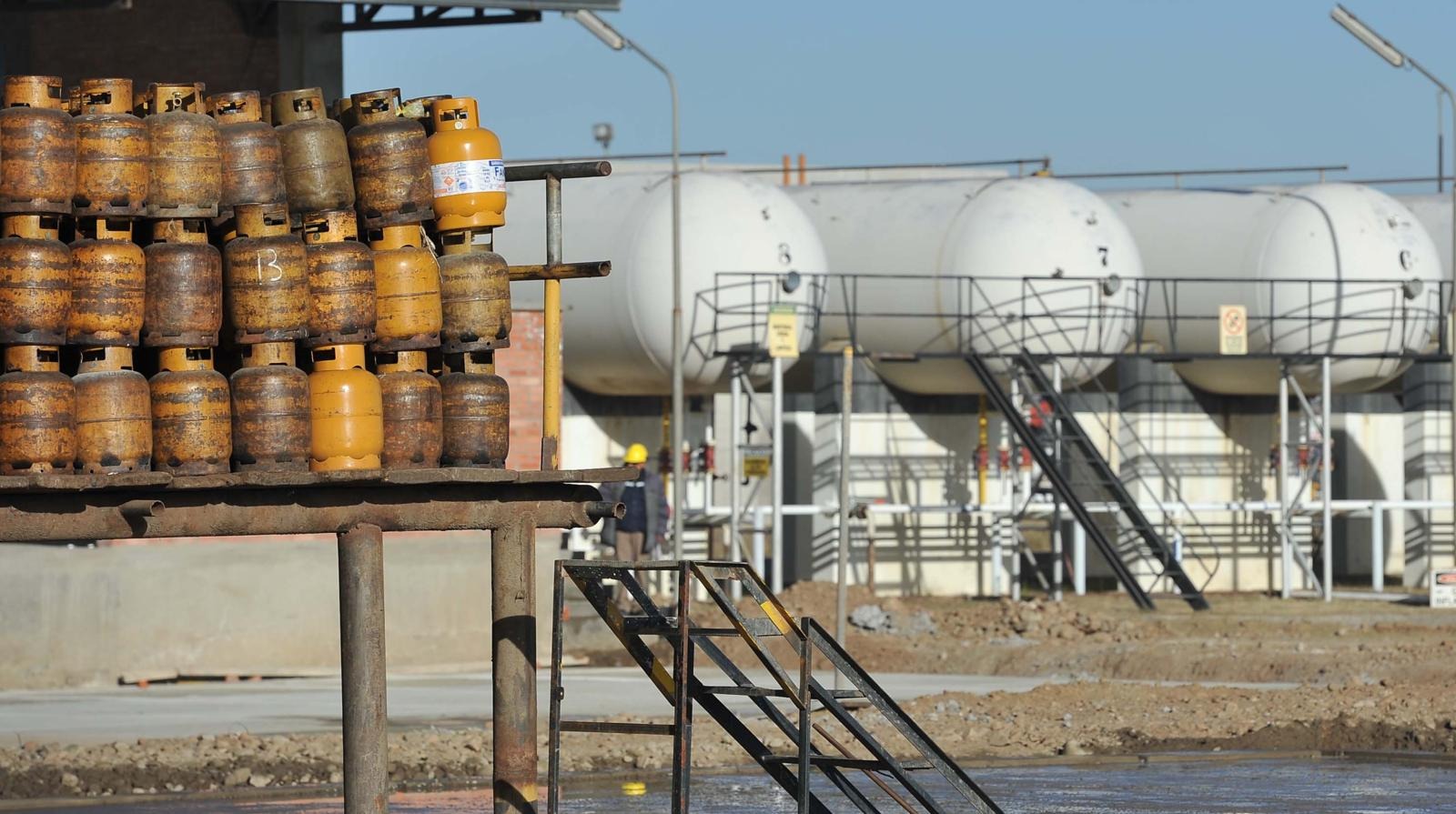 Ante la época de invierno, YPFB incrementa de 40.000 a 57.000 garrafas con GLP en La Paz