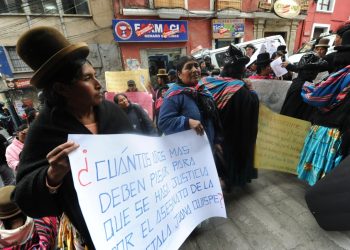 Una movilización de 2013 contra la violencia y acoso políticos que sufrió la concejala Juana Quispe (+).