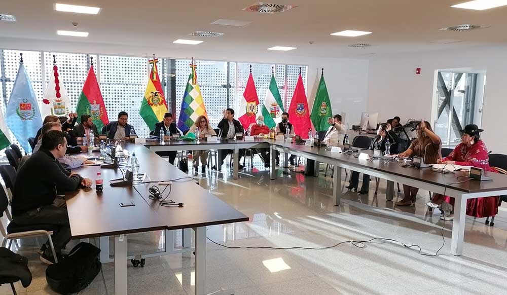 Tras ultimátum del TSE, comisión legislativa convoca el lunes a sesión para definir las judiciales