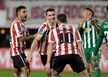 Estudiantes goleó 4-0 a Oriente Petrolero y va a repechaje en Sudamericana