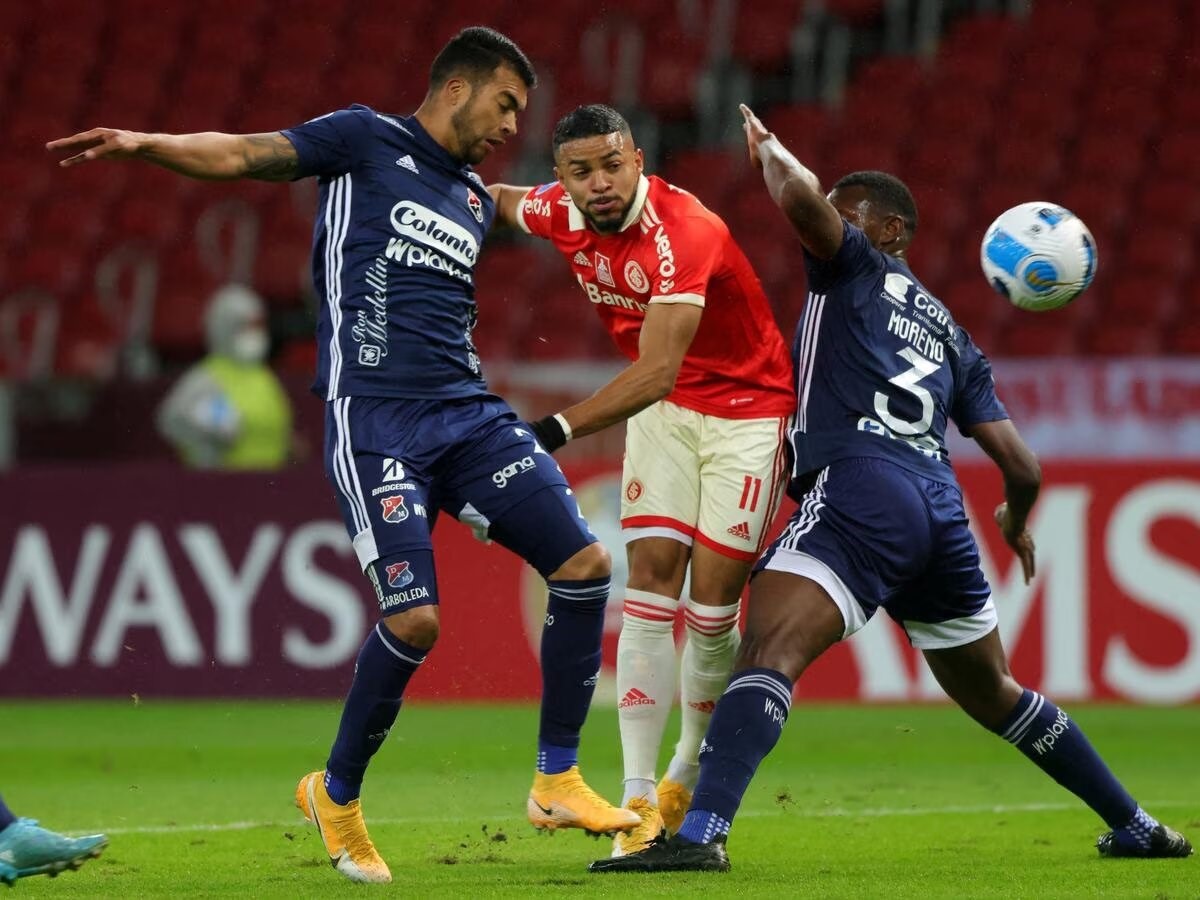 Inter pasa a octavos de Libertadores y manda al Medellín a la Sudamericana