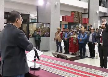Arce reta a la censura de la Asamblea y vuelve a nombrar ministro a Del Castillo