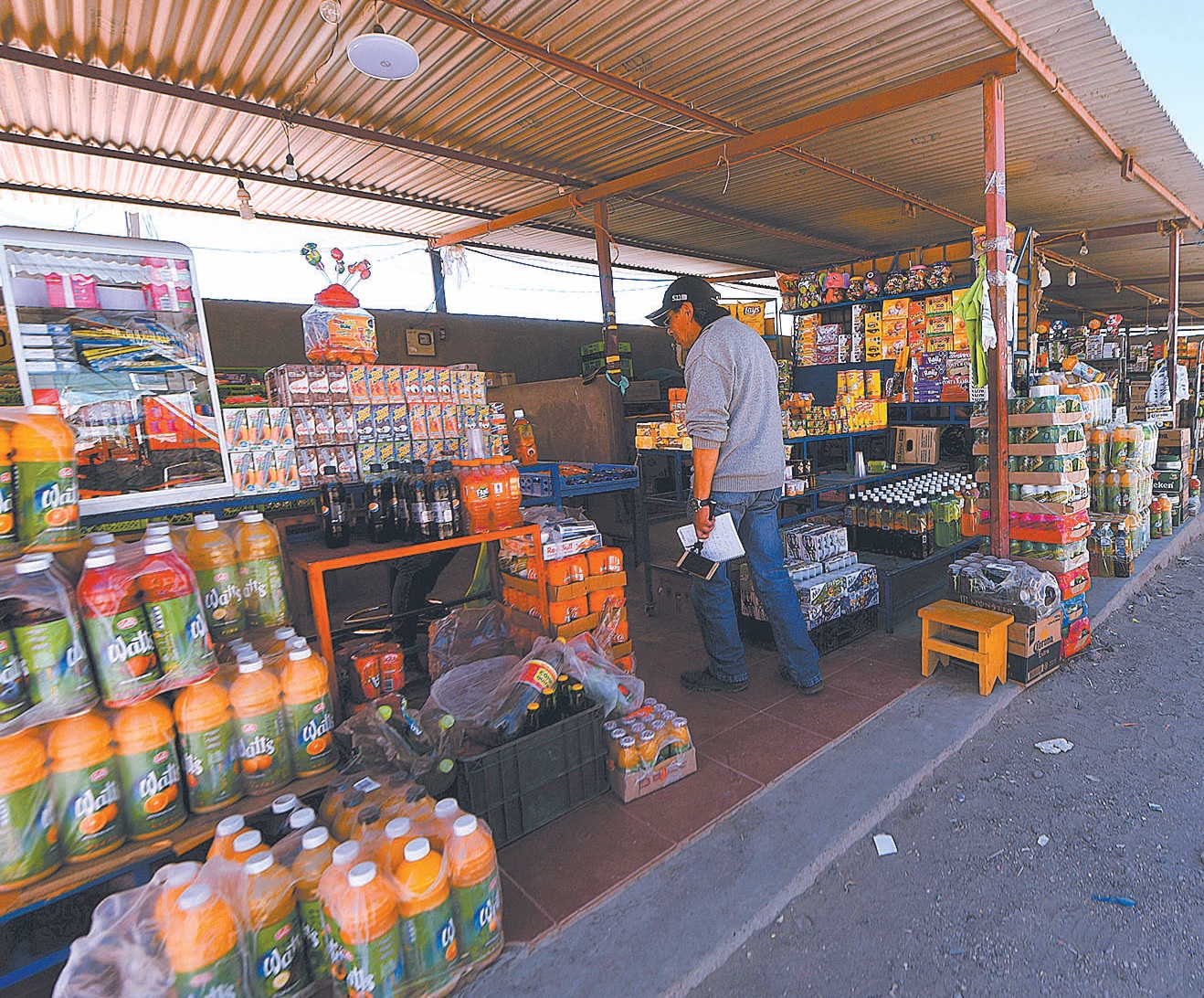 El contrabando es un delito que mata la industria nacional, desplazando a los productos nacionales.