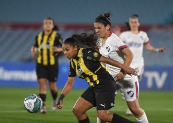 Jugadoras reclaman mejores condiciones para el fútbol femenino en Uruguay