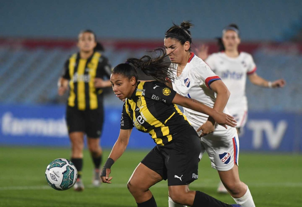 Jugadoras reclaman mejores condiciones para el fútbol femenino en Uruguay