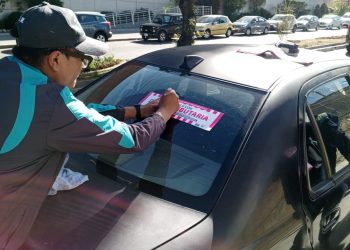 La Alcaldía realiza operativos para detectar a vehículos que tienen mora tributaria.