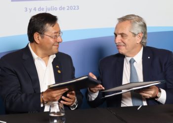 Argentina y Bolivia firman acuerdo que permite reconocimiento y canje de licencias de conducir