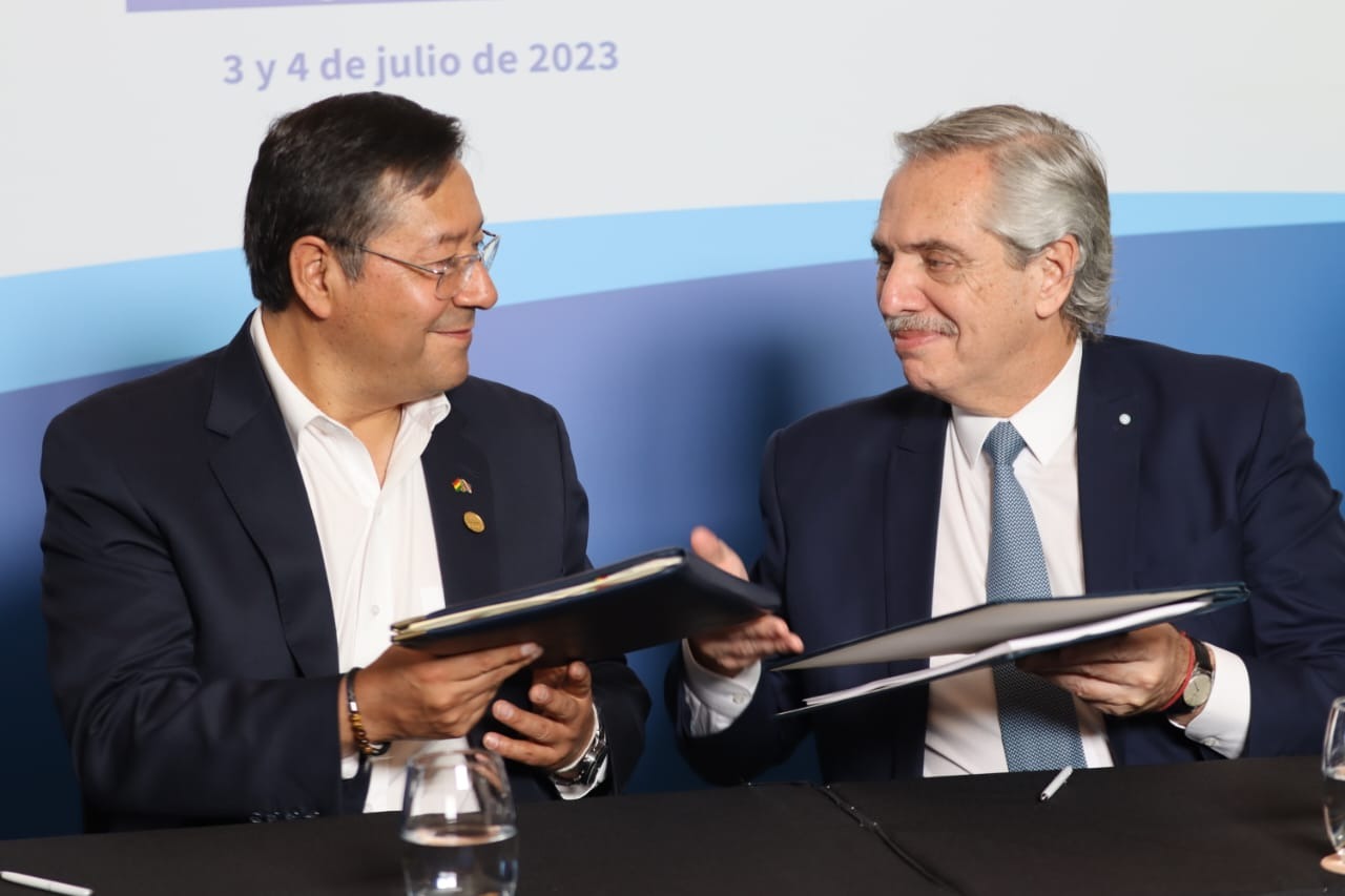 Argentina y Bolivia firman acuerdo que permite reconocimiento y canje de licencias de conducir
