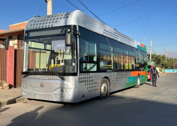Exbiben prototipos de buses con miras a la renovación del parque automotor en Cochabamba.