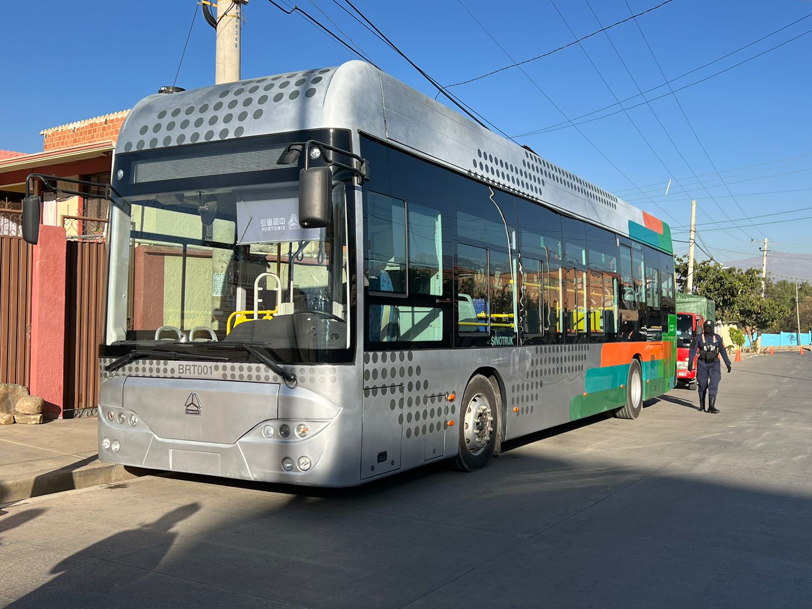 Exbiben prototipos de buses con miras a la renovación del parque automotor en Cochabamba.