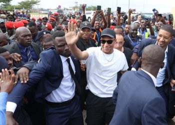 Mbappé visita Camerún, el país de su padre