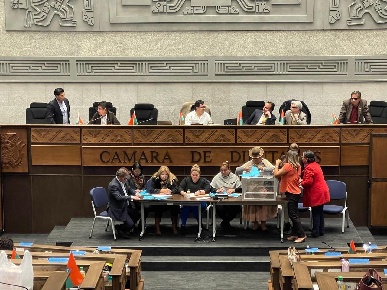 Economía pide a Diputados aprobar créditos por $us 327 millones destinados a la inversión