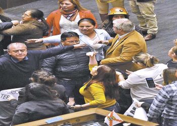 La polarización se torna en la nueva normalidad y se manifiesta no sólo entre oficialismo y oposición, sino también dentro de ambos.