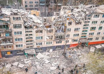 Ciudades ucranianas son periódicamente bombardeadas por las tropas de Rusia.