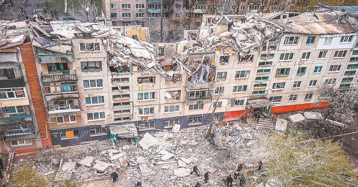 Ciudades ucranianas son periódicamente bombardeadas por las tropas de Rusia.