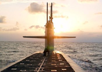 submarino_nuclear_se_sumerge.jpg
