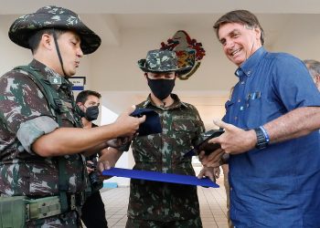 Brasil cierra escuelas cívico-militares iniciadas por Bolsonaro.