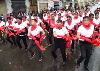 La 16 de Julio se vistió de identidad, cultura y danza en la entrada por la Virgen del Carmen