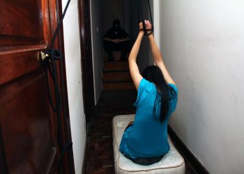 Una simulación de trata y tráfico de personas. Foto: La Razón-archivo