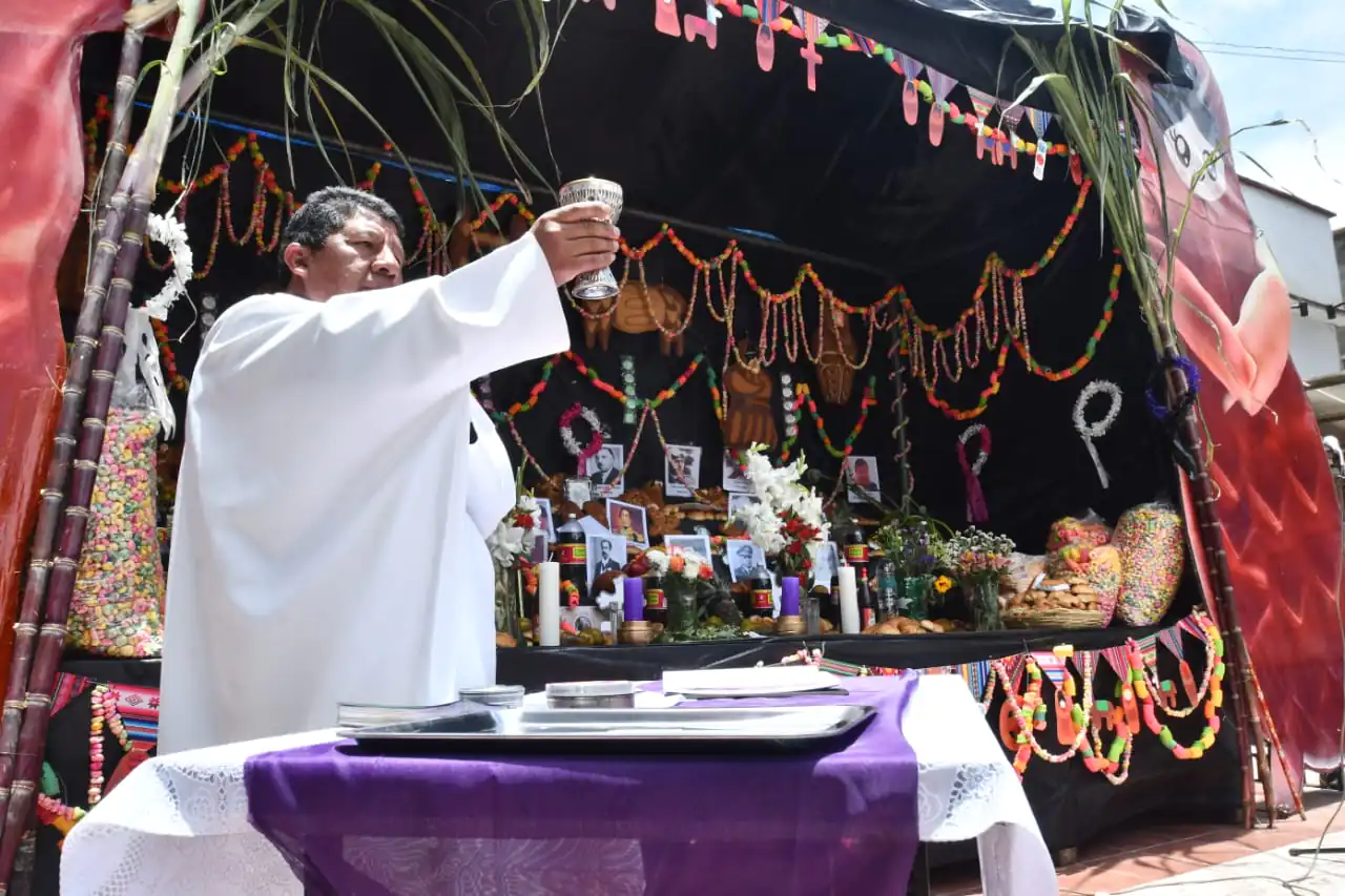 Todos Santos empieza con la bienvenida a los difuntos