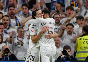 Real Madrid golea al Valencia (4-0) y se afianza en el liderato