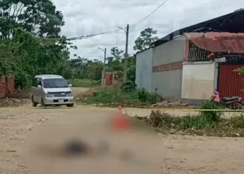 La víctima quedó tendida en media calle/Captura Unitel