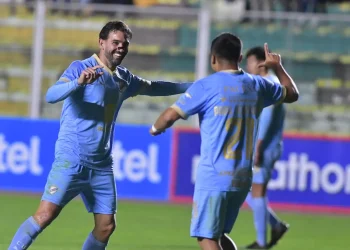 Bolívar liquida 3-0 a FCU y sigue firme en la lucha por el título